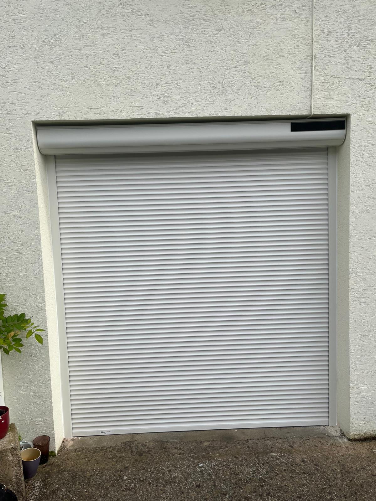 Volet roulant électrique intégré avec télécommande et motorisation silencieuse